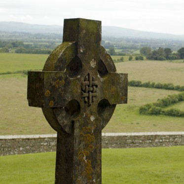 cropped-celtic-cross-countryside.jpg